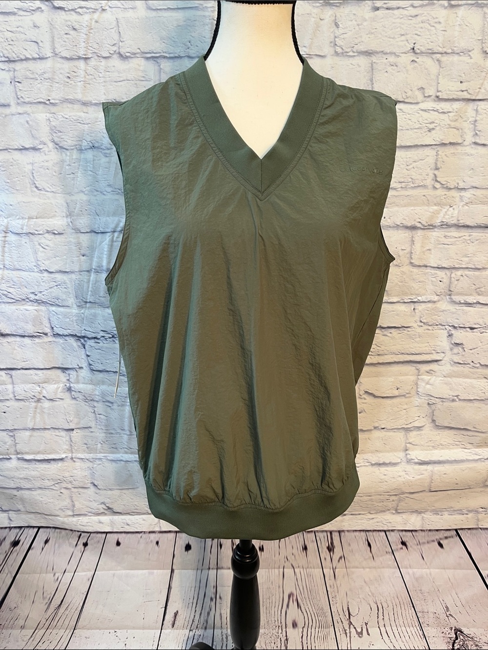 Outdoor Voices RecTrek V-neck Vest NWT Size Small Olive Green